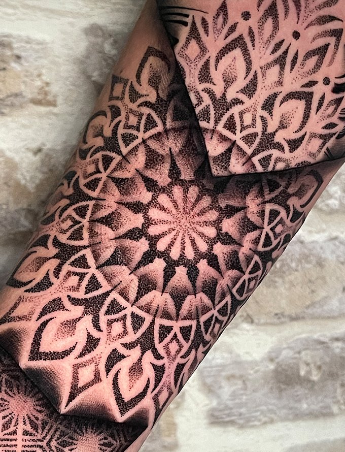 tattoo_styles-dotwork-nelida dotwork2